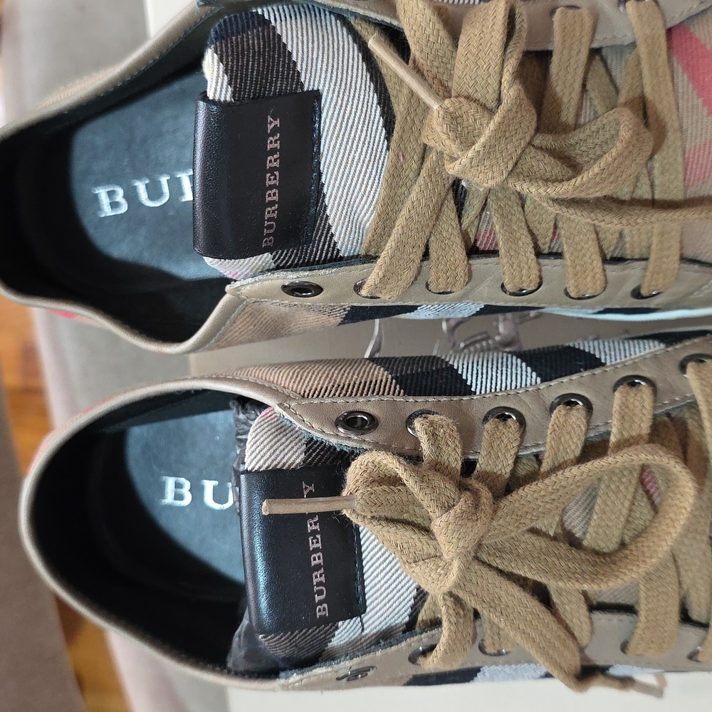 Burberry Beige and Red Sneakers - Picture 3 of 11